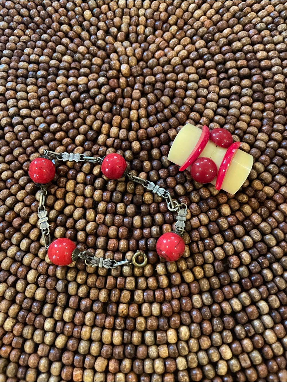 Very vintage Red Bead Bracelet and PinSet – Women’s Fashion Jewelry